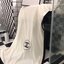 VIP GIFT 】Best Gift! Chanel Blanket พร้อมส่งไอเท็มแนะนำ ผ้าห่มนุ่มนิ่ม ขนปุยๆๆ สบายผิวมาก เนื้อผ้านิ่มฟูนุ่มใช้ได้ทุกโอกาส ขนาดกำลังดี พกพาสะดวก สามารถพกไว้ใช้ในรถ ใช้ในออฟฟิศได้ จะซื้อใช้เองหรือมอบเป็นของขวัญก็ดูดีพร้อมส่งที่ไทย ราคาสุดคุ้มไม่ต้องรอพรีฯ