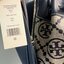 Tory T Monogram Mcgraw Dragonfly / Tory burch bucket กระเป๋าถือหรือสะพายไหล่ วัสดุหนัง Jacquard อะไหล่ทอง ทรงปีก เปิด-ปิด ด้วยกระดุมแม่เหล็ก ด้านในโลง มี 2ช่องเล็ก จุของได้เยอะ น้ำหนักเบา สายสะพาย crossbody ได้ ปรับระดับได้