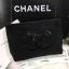 Chanel Precision Velour Crossbody Bag กระเป๋าสีดำแบรนด์ Chanelทำจากขนเฟอร์สีดำ น้ำหนักเบา ปากกระเป๋ามีซิปรูดปิด สายโซ่ ถอดออกได้ค่ะ จะสะพายไหล่ สะพายข้างหรือถือเป็น cluth ก็สวยหรูดูแพง มากับราคาสุดคุ้ม