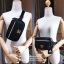 Adidas Factory Mini Waist Bag กระเป๋าสะพายสไตล์สปอร์ตแบบคาดเอวหรือคาดอกดีไซน์สุดฮิตใช้ได้ทั้งชายและหญิง วัสดุหนังเรียบแบบนิ่มกันน้ำอยู่ทรงทำความสะอาดง่าย ขนาดกำลังดี น้ำหนักเบา ด้านหน้ามีโลโก้แบรนด์ เปิดปิดด้วยซิปสะดวกใช้ หัวซิปปั้มแบรนด์สายสะพายเลื่อนปรั