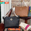ของแท้ 💯% TORY BURCH Britten Small Slouchy Leather Tote Bag (New collection 2021) ความดีงามของรุ่นนี้อยู่ที่ขนาดที่ใหญ่จุของได้เยอะ