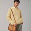 Tory Burch Miller Small Classic Shoulder Bag กระเป๋าที่เป็นได้มากกว่ากระเป๋าสะพายไหล่ โดยทางแบรนด์มีการออกแบบที่การต่อสายให้มาในลุคช์สะพายข้างได้ เป็นเอกลักษณ์ไม่ซ้ำใคร รูปทรงคลาสสิค เปิดปิดด้วยแม่เหล็กเพิ่มความปลอดภัย วัสดุหนังวัวแท้นุ่มต่อผิวสัมผัส มาคู