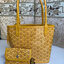 GOYARD ANJOU TOTE MINI กระเป๋าทรงโท้ตมินิ ขนาดกำลังน่ารัก แต่ภายในโล่งกว้าง ใส่ของได้เยอะพอสมควรเลยค่ะ ดีไซน์ทรงสวยน่าใช้ แค่ถือเก๋ๆ หรือคล้องไหล่มั่นๆ สวยได้ทุกลุคไปเลยจ้า