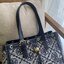 OUTLET Tory Burch T- Monogram Jacquard Small Tote กระเป๋าถือหรือสะพายไหล่ วัสดุ Canvas ปักษ์ลายแบรนด์ อะไหล่ทองสวยหรู น้ำหนักเบา
