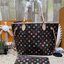 LV Neverfull MM Tote Monogram Canvas With Cat / Puppies กระเป๋าทรงโท้ท รุ่นลิมิเต็ด พิมพ์ลายน้องหมา น้องแมว ลวดลายท่องเที่ยว ลายสีสัน เป็นการรังสรรค์สุดท้าทายครั้งใหม่ของกระเป๋ารุ่นไอคอนิกจากหลุยส์ ผสานความหลากหลายในการใช้งานยุคใหม่กับพลังสีสันอันสดใสได้อ