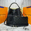 ORI หนังแท้ | LV NeoNoe MM Bucket bag Monogram Flower กระเป๋าสะพายทรงบัคเก็ต เอกลักษณ์ LV และลาย Monogram Flower อันโดดเด่นเพิ่มสไตล์ มีเสน่ห์ชวนหลงใหล