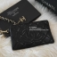 รุ่นใหม่ล่าสุด ที่สาวๆหลายคนรอคอย! *ใบเล็กน่ารัก *หนังคาเวียร์แน่น กับ CHANE VIP GIFT PURSE BAG กระเป๋าคล้องมือ ทรงสวย ขนาดกะทัดรัด จากงาน VIP GIFT รุานหายาก วัสดุหนังคาเวียร์สุดหรูเปิดปิดด้วยซิปอะไหล่ทอง ประดับโลโก้ ด้านในใส่กระเป๋าสตางค์สั้ร มือถือ ipho