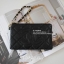 รุ่นใหม่ล่าสุด ที่สาวๆหลายคนรอคอย! *ใบเล็กน่ารัก *หนังคาเวียร์แน่น กับ CHANE VIP GIFT PURSE BAG กระเป๋าคล้องมือ ทรงสวย ขนาดกะทัดรัด จากงาน VIP GIFT รุานหายาก วัสดุหนังคาเวียร์สุดหรูเปิดปิดด้วยซิปอะไหล่ทอง ประดับโลโก้ ด้านในใส่กระเป๋าสตางค์สั้ร มือถือ ipho