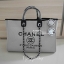 Chanel tote canvas bag จากงานพรีเมี่ยม VIP GIFT รุ่นดังเลยค้า Size ใหญ่อลัง บอกเลยว่า *งานดีที่สุด ตัวกระเป๋า กระเป๋าผ้าเป็นผ้า canvas เนื้อดีสมราคา สัมผัส นุ่มลื่นมือมากกกก อะไหล่เงินปั้มแบรนด์แท้ทั้งใบ ด้านหน้าปัก logo แบรนด์สุดหรู จุของได้เยอะมากก มีช่