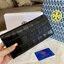 TORY BURCH Croc Long Wallet กระเป๋าสตางค์ใบยาว วัสดุหนังแกะสังเคราะห์ อะไหล่อทองโดดเด่นที่ด้านหน้า หนังเงาขึ้นรูปสวย เปิด-ปิดด้วยกระดุม ด้านในกระเป๋าแบ่งออกเป็นPatation มีช่องชิปยาวตรงกลาง มีช่องสำหรับ 6 ใบ งานสวยพร้อมส่งให้รับทรัพย์กันแล้ววันนี้