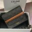 CELINE SHORT WALLET กระเป๋าสตางค์ซีลีนใบสั้น วัสดุ Triomphe Canvas หนังขึ้นลาย Signature Brand สวยอยู่ทรงมีโลโก้ด้านหน้าเปิดปิดด้วยฝาพับคาดเเถบหนังด้านหน้า ภายในมีโลโก้ มีช่องแบ่งหลายช่อง มีช่องใส่บัตรหลายช่อง สามารถช่องใส่เหรียญ บัตร ธนบัตรเเบบพับได้ ไอเ