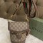 กระเป๋าสะพาย กระเป๋าใส่โทรศัพท์ งานแฟชั่นคลาสสิก Gucci Gag VIP GIFT WITH PURCHASE (GWP) พรีเมี่ยมกิ้ฟ Limited Edition รูปทรงถัง วัสดุcalfskin อะไหล่ทอง ลวดลายชิกเนเจอร์ โมโนแกรม GG เพิ่มความน่ารักด้วยพวงกุญแจเข้าชุดตุ๊กตาห้อยข้าง น่ารักมากมาย มาพร้อมสายสะ