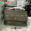 ของแท้ 💯% Tory Burch Kira Chevron Quilted Convertible Leather Crossbody Bag เป็นกระเป๋าที่ใช้ในการออกงานสำคัญหรือวันที่มีปาร์ตี้สังสรรค์ คุณควรเลือกใช้กระเป๋าที่มีดีไซน์สะดุดตา