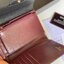 หนังแท้ CHANEL WALLET รุ่นยอดนิยมไอเท็มฮิตวัสดุหนังคาเวียร์สวยคลาสสิคเปิดปิดด้วยฝาปิดกระดุมด้านหน้ามีโลโก้แบรนด์อะไหล่ทอง/เงินสวยหรู ภายในสีแดงเบอกันดี้ มีช่องซิปด้านในเรียกว่าใบเดียวจบ เป็นใบยอดนิยมของสาวๆ เลยค่าา พร้อมส่งที่ไทยไม่ต้องรอพรีฯ สาวก Chanel 