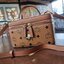 M.C.M ROCKSTAR VANITY CASE IN VISETOS กระเป๋าใส่เครื่องสำอางค์ ทรงกล่องสวย ที่สามารถใช้เป็น everyday bag สะพายได้ทุกวัน พกของสำคัญก็ยังได้ ใส่มือถือได้ทุกรุ่น ดีไซน์เอกลักษณ์ ใช้งานได้สะดวกด้วยซิปรูด ภายในมีช่องแบ่ง มาพร้อมสายสะพายและหูจับในตัว ปรับ