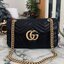 GUCCI GG Marmont Small Shoulder Bag กระเป๋าสะพายรุ่นคลาสสิค แต่งโลโก้สีทองโดดเด่น สวยหรูดูแพงขับผิว อัพลุคได้สบายๆ ด้านหลังดีไซน์รูปหัวใจ 🖤