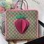 VIP GIFT 】หนังแท้ GUCCI Children's tote bag GG kids ที่สุดของความน่ารัก ลิมิเต็ดแบบไม่มีเอาท์ สาวๆสายหวานไม่ควรพลาดด้วยประการทั้งปวงเลยค่าา หนังแท้เกรดดีที่สุด พิมพ์ลายแบรนด์รอบใบเทคเจอร์สวยอยู่ทรง ภายในมีโลโก้กว้างและจุสุดๆใส่สัมภาระได้เยอะ ภาพถ่ายจ