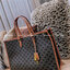 VIP 】CELINE LARGE TOTE BAG VIP GIFT WITH PURCHASE (GWP) กระเป๋าพรีเมี่ยมกิ๊ฟ Limited จาก CELINE HAUTE PARFUME DUTYFREE COUNTER วัสดุ TRIOMPHE CANVAS หนังแท้สวยอยู่ทรงดีไซน์หรูคลาสสิค มาพร้อมTAGสายหนังห้อยกุญแจทอง ภายในโล่งกว้างมีช่องซิป หัวซิปแบรนด์ สามาร