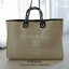 รุ่นใหม่ล่าสุด!! ที่สาวๆรอคอย Chanel tote canvas bag จากงานพรีเมี่ยม VIP GIFT รุ่นดังเลยค้า Size ใหญ่อลัง บอกเลยว่า งานดีที่สุด ตัวกระเป๋า กระเป๋าผ้าเป็นผ้า canvas เนื้อดีสมราคา สัมผัส นุ่มลื่นมือมากกกก อะไหล่เงินปั้มแบรนด์แท้ทั้งใบ ด้านหน้าปัก logo แบรนด