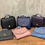 ของแท้ 💯% Longchamp LE PLIAGE Club Backpack พบกับอีกหนึ่งสไตล์ของLongchamp ที่เป็นรุ่นยอดนิยมอีกรุ่น สำหรับสาวแฟชั่นหัวทันสมัย เติมความพิเศษให้กับลุคด้วย ยังมีสีให้เลือกเยอะเรียกได้ว่าชอบสีโทนไหน ชอบแต่งตัวสไตล์ไหนก็เอาไปแมทช์กันได้เลย