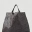 ORI 🥂 Baobao Issey Miyake Cart geometric tote bag / Miyake Cart Tote Bag รูปทรงที่สร้างขึ้นโดยบังเอิญ' เสื้อผ้าที่มีโครงสร้างและได้รับการออกแบบทางวิศวกรรมอันเป็นเอกลักษณ์ของแบรนด์ ส่งต่อไปยังเครื่องประดับที่น่าประทับใจและไร้กาลเวลาเหล่านี้ กร