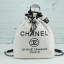 ทรงขนมจีบ premium gift จากแบรนด์ Chanel โลโก้ปัก ผ้า canvas เนื้อหนาอย่างดี มีซับใน ด้านหน้าปักโลโก้แบรนด์หรู จุดเด่นที่เป็นเป้สะพายด้านหลัง หรือสะพายด้านข้างก็ได้