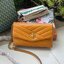 ของแท้ 💯% 】Tory Burch Kira Chevron Chain Wallet Bag เน้นความเรียบหรูดูแพง ต้องยกให้รุ่นนี้ ซึ่งมีขนาดกะทัดรัด ให้ลุคสาวมั่น Active ดูทะมัดทะแมง เหมาะสะพายในวันลำลอง และด้วยความที่เป็นแบรนด์ของทอรี่