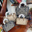 small: Tory burch T Monograme Jacquaed Mini Duffle Bag เป็นทรงกระเป๋าที่มีความฮอตฮิตตลอดกาล ด้วยรูปทรงคลาสสิคและเหมาะใช้งานเข้ากับทุกสถานการณ์ ไม่ว่าจะเป็นกระเป๋าสะพายไหล่ เพิ่มความคล่องตัวและเข้าได้กับทุกลุค ไม่ว่าจะเป็นวันสบายๆ หรือวันที่ต้องออกไปทำกิจก