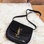 VIP 🥂 สีใหม่พร้อมส่ง! Saint Laurent Kaia Small YSL Plaque Leather Cross Body Bag / YVES SAINT LAURENT YSL BAG VIP วัสดุ Calfskin หนังเรียบอยู่ทรงเปิดปิดด้วยฝาปิดโลโก้แบรนด์อะไหล่ทอง ภายในโล่งมีโลโก้และช่องย่อยสามารถใส่มือถือของใช้จุกจิกได้เยอะ สาย