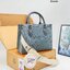 LV Onthego Denim Vintage Tote Bag กระเป๋าทรงโท้ทเดนิมสไตล์วินเทจ รุ่นใหม่ปั้มลายโมโนแกรมบนเดนิมสุดไอคอนิก ที่ใครเห็นต้องเป็นคลั่งรัก ผู้ดี หรูหราได้ทุกลุค ทุกสไตล์