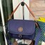 ของแท้ 💯% Tory Burch logo patch satchel bag อีกหนึ่งแบรนด์ดังจากนิวยอร์ก ที่เหล่าดาราเซเลปใช้กันทั่วโลก ด้วยดีไซน์ที่เป็นเอกลักษณ์ เข้ากับยุคสมัย วัสดุ Nylon waterproof ที่แข็งแรงและทนทาน