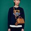 M.C.M SMALL E/W SOFT BERLIN CROSSBODY IN VISETOS ไอเท็มใหม่ในดีไซน์ทรงกระเป๋าเดินทางแบบคลาสสิค ย่อส่วนมาให้ใช้งานได้แบบสบายๆ พกพาสะดวก แมทช์ได้ทุกสไตล์ ใช้ได้แบบ unisex ใช้งานง่ายด้วยหูจับในตัว และซิปหลัก อะไหล่สีดำดูมีมิติตัดกับสีน้ำตาลคอนยัคได้เป็นอย่าง