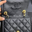 VIP 】หนังแท้ CHANEL mini square flap bag VIP GIFT WITH PURCHAS-GWP กระเป๋าสะพายทรงสี่เหลี่ยมเปิดด้านหน้า หนังคาเวียร์ลายคลาสสิค รุ่นยอดนิยมไอเท็มฮิต อะไหล่ทองสวยหรูดูดีมาพร้อมสายโซ่ทองร้อยหนังจะสะพายไหล่ หรือ Crossbody ก็ดูดี พร้อมส่งที่ไทยไม่ต้องรอพรีฯ ส