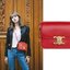 Celine MEDIUM TRIOMPHE BAG IN SHINY มีรูปทรงเป็นกล่องคล้ายกับกระเป๋า Classic Box แต่มีการออกแบบโลโก้ที่สะดุดตาแบบวินเทจ ด้วยดีไซน์ที่ดูโฉบเฉี่ยว แต่คงความคลาสสิคอย่างเต็มเปี่ยม ทำให้เป็นที่ดึงดูดความสนใจของสาวๆ สายสะพายสามารถปรับระดับได้ มีความคล่องตัวในก