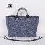 Chanel Tote canvas premium gift จากแบรนด์ Chanel กระเป๋าสะพาย Chanel Tote canvas โลโก้ปัก กระเป๋า ทรง Tote ผ้า canvas เนื้อหนาอย่างดี มีซับใน ด้านหน้าปักโลโก้แบรนด์หรู **จุดเด่นที่ หูจับมี 2 แบบคือ แบบสายหนัง และ โซ่ สามารถ สะพายไหล่ได้คะ ใบใหญุจุของคุ้ม 