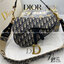 หนังแท้ DIOR SADDLE BAG Oblique Embroidery / Dior saddle with strap กระเป๋ารุ่นยอดนิยมตามแบบฉบับแบรนด์ งานทอลายคมชัด ใช้งานได้ 2 แบบ สะพายยาว CROSSBODY และสายสั้นถือได้เก๋ๆ ลุคนี้คูลสุดๆ เลยค่าา ภาพถ่ายจากสินค้าจริง! สวยมาก พร้อมส่งที่ไทยราคาสุดคุ้ม สาวๆ 