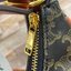 CELINE Vintage Classic Ava bag 1 ใน คอลเลคชั่น “Triomphe Canvas” มาพร้อมสายสะพายไหล่ที่ปรับความยาวได้ และเนื่องจากช่วงล่างของกระเป๋ามีขนาดใหญ่กว่าช่วงบน จึงทำให้ไม่เสียทรงเมื่อเราใส่สิ่งของอย่างกระเป๋าสตางค์หรือโทรศัพท์มือถือ หากดูภาพรวมแล้ว รุ่นนี้ออกแนว
