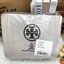 OUTLET 】Tory Burch T Monogram Jacquard Tote Bag ใบใหญ่ใส่จุมากค่ะสาวๆ! พร้อมส่ง! กระเป๋าที่สามารถใช้ได้กับทุกๆวัน วัสดุJacquard+หนัง ได้ลงตัว สวยงามค่ะ ปากกระเป๋าแบบหูรูด ที่จับอะไหล่แบรนด์สวย ภายในกระเป๋ากว้างมากๆ สาวๆที่สัมภาระเยอะนี่หายห่วงไปเลยค่ะ มีช