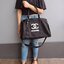 New item! อีกหนึ่งรุ่นที่การันตีความคุ้ม กับรุ่น travel & fitness bag จากงานพรีเมี่ยมกิ้ฟแบรนด์หรูอย่าง Chanel ตัวกระเป๋า nylon สลับหนัง PU กันน้ำได้ สกรีนโลโก้แบรนด์ตัดสีขาว เปิดปิดด้วยซิปแบรนด์ อะไหล่คุณภาพเยี่ยม ด้านในจุของได้เยอะมากๆ สายยาวแข็งแรง ถอด