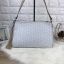 GUESS CROSSBODY BAG กระเป๋ารุ่นนิยม รุ่นนี้สวยเก๋มากๆ มีลายแบรนด์ตัดกับหนังเรียบสวยงาม พร้อมโลโก้แบรนด์สีเงินสวยเด้น มาพร้อมพวงกุญแจหนังเป็นพู่ๆ ประดับข้างๆ เปิดปิดด้วยซิปบน ด้านนายมีช่องใส่โทรศัพท์ และช่องอื่นๆ รุ่นนี้สามารถใส่กระเป๋าเงินใบยาวได้ ของจุกจ