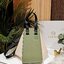 LOEWE HANDLE & SHOULDER BAG GIFT WITH PURCHASE GWP พรีเมี่ยมกิ๊ฟ Limited จาก LOEWE PERFUME DUTYFREE รุ่น Rare items สุดๆวัสดุหนังแท้ Calfskin หนังสวยดีไซน์มีเอกลักษณ์ ใบใหญ่กำลังดี น้ำหนักเบา สามารถปรับได้หลายทรงไม่จำเจ ด้านข้างมีซิปปรับขยายได้ ภายในโล่งก