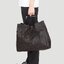 ORI 🥂 Baobao Issey Miyake Cart geometric tote bag / Miyake Cart Tote Bag รูปทรงที่สร้างขึ้นโดยบังเอิญ' เสื้อผ้าที่มีโครงสร้างและได้รับการออกแบบทางวิศวกรรมอันเป็นเอกลักษณ์ของแบรนด์ ส่งต่อไปยังเครื่องประดับที่น่าประทับใจและไร้กาลเวลาเหล่านี้ กร