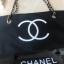 New Gorgeous☆☆ กระเป๋าใบใหญ่ทรง Tote จากแบรนด์ Chanel VIP gift Bag ทำจากผ้าหนา Polyester ฐานล่างกระเป๋าทำจากหนังแก้วผิวมันเงา สวยหรู สกรีนโลโก้ชาแนลหน้าหลัง หัวซิปปั้มโลโก้ ด้านในเป็นช่องกว้าง และมีอีกหนึ่งช่องเก็บของ รุ่นนี้สะพายไหล่เป็นสาย