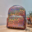 Coach Court Backpack In Rainbow Signature Canvas CA140 กระเป๋าเป้ต้องมาแล้ว ช่วงส่งท้ายปี เทศกาลที่ใครๆก็ไปเที่ยว ใบนี้ตอบโจทย์แน่นอน โดดเด่นด้วยลวดลายสีรุ้ง วัสดุหนังแคนวาส มีช่องซิปให้เลือกใส่ได้มากมาย แย่งสัดส่วนไว้เป็นอย่างดี ด้านหลังบุนวมซอฟท์หลังเวล