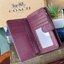 COACH MEDIUM CORNER ZIP WALLET IN SIGNATURE CANVAS กระเป๋าสตางค์ขนาดกลางที่ถือว่าเป็นไอเทม Must Have ของทุกเพศทุกวัยที่ต้องพกติดตัวไว้ตลอดเวลา เพราะนอกจากจะช่วยจัดเก็บเงิน บัตรประชาชน บัตรเครดิตและต่าง ๆ ให้เป็นระเบียบเรียบร้อยยังต้องคำนึงถึงประโยชน์ใช้สอ