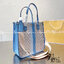 Michael Kors Heidi Tote / Michael Kors Bolsa tote Heidi monogram / MK Tote กระเป๋าสะพายทรง tote มาใหม่ MK หนังพิมพ์ลายแบรนด์ ภายในโล่งกว้าง จุของได้เยอะมาก อะไหล่ปั้มทุกจุด แมทง่ายได้ทุกลุค ภาพถ่ายจากงานขายจริง ใช้งานต่างประเทศได้