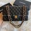 VIP GIFT 】หนังแท้ CHANEL Classic black caviar (อะไหล่เงิน/ทอง) กระเป๋าสะพาย LOOK Cool ใบนี้ ไม่มีถือว่า Out มากๆ ไม่ต้องพูดถึงความสวยเยอะ เพราะยอดขายถล่มทลาย ไม่มีไม่ได้แล้วค่าา