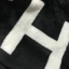 Chanel Blanket ผ้าห่ม Chanel ขนาดกำลังดี พกพาสะดวก VIP. gift จาก chabel เนื้อผ้าสำลีหนานุ่ม ทูโทนขาวดำ คลาสสิก signature แบรนด์ ทรงสี่เหลี่ยมผืนผ้า จะใช้เป็นผ้าห่ม, ผ้าคลุม หรือจะมอบเป็นของขวัญก็เหมาะ สวยหรูดูแพงค่ะ