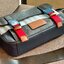 ไม่มีถือว่าพลาดมากๆ สำหรับรุ่นนี้ ใหม่เอี๋ยมเลยค่าา😘 COACH TRACK CROSSBODY IN COLORBLOCK ((4141//4021)) พร้อมส่งที่ไทย ใหม่ล่าสุดค่ะ! กระเป๋าสะพายครอสบอดี้ร์หรือสะพายข้าง หนังแท้ชั้นดีที่สุด หนังนิ่มสวยมากๆค่ะ ด้านหน้าเย็บป้ายหนังโลโก้แบรนด์ เปิดป