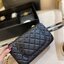 CHANEL GIFT BOX SET Chanel Holiday Makeup & Beauty Gift Sets สุดหรูชวนให้สะสม สุดยอดไอเท็มหายากพร้อมเสิร์ฟครบชุด limited สุดคุ้ม มาพร้อมกระเป๋าสะพายถึง 2 ใบ รุ่นยอดฮิตทั้งนั้น!!ที่พิเศษยังมีน้ำหอมตัวท็อปมาให้อีก chanel no.5 ที่แสนจะเย้ายวน ในขนาด 7.5 ml. 